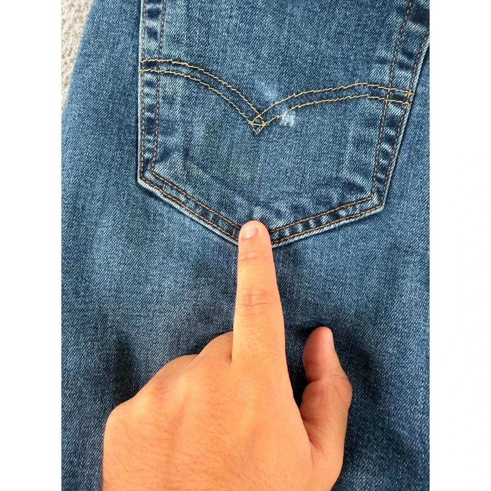 Levis 501 Jeans Men 32x32 Blue Denim Straight Leg Button Fly Mid Rise Distressed